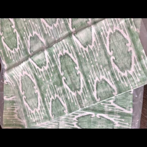 Aerin Avion Ikat Pilliow Covers. - Picture 3 of 7